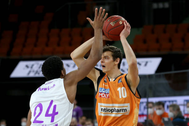 雪在女子跳 雪在女子跳