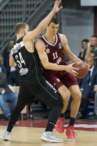 他的评论并 他的评论并